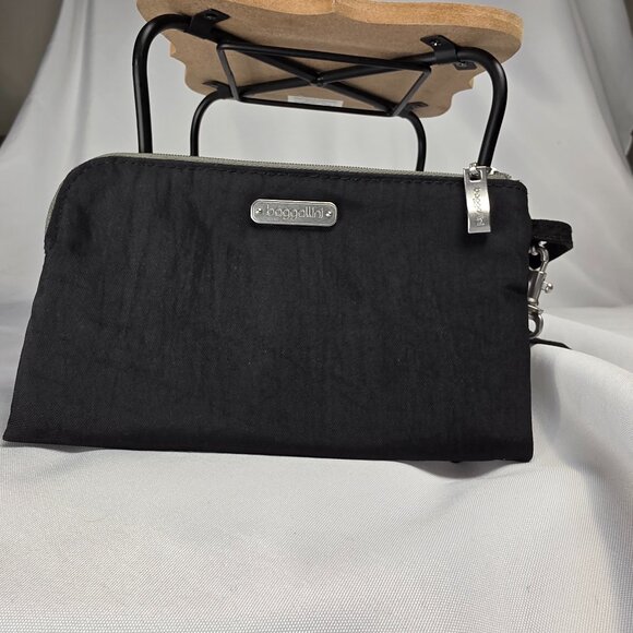 Baggallini Black Nylon RFID Wristlet - Picture 2 of 8